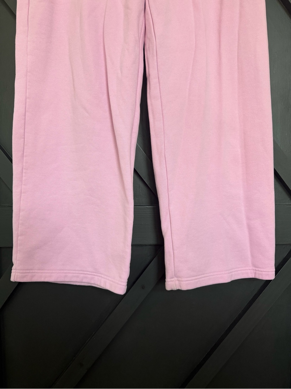 ALO Yoga Accolade Straight Leg Sweatpant in Candy Heart Pink, Size Large - Picture 7 of 10